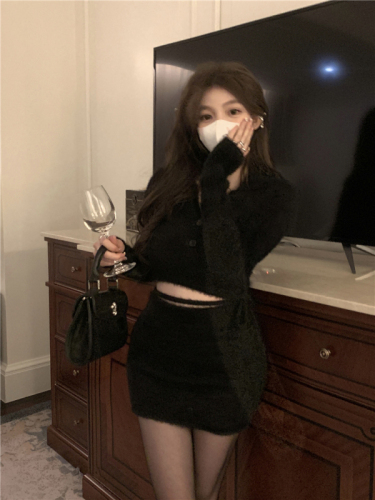 Actual shot of autumn and winter imitation mink velvet top with lace-up skirt and sweater suit