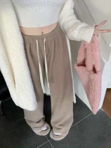 Actual shot of three standard loose, lazy, thickened and cotton pit strip drawstring straight trousers