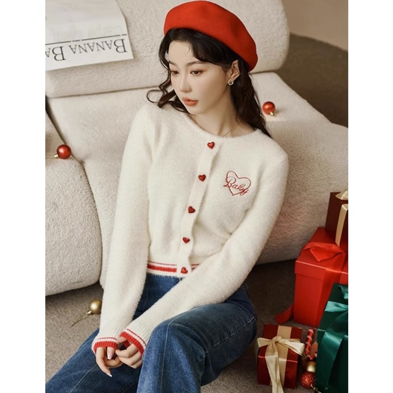 High-end temperament soft waxy round neck sweater for women autumn 2023 new sweet little fragrance short bottoming sweater