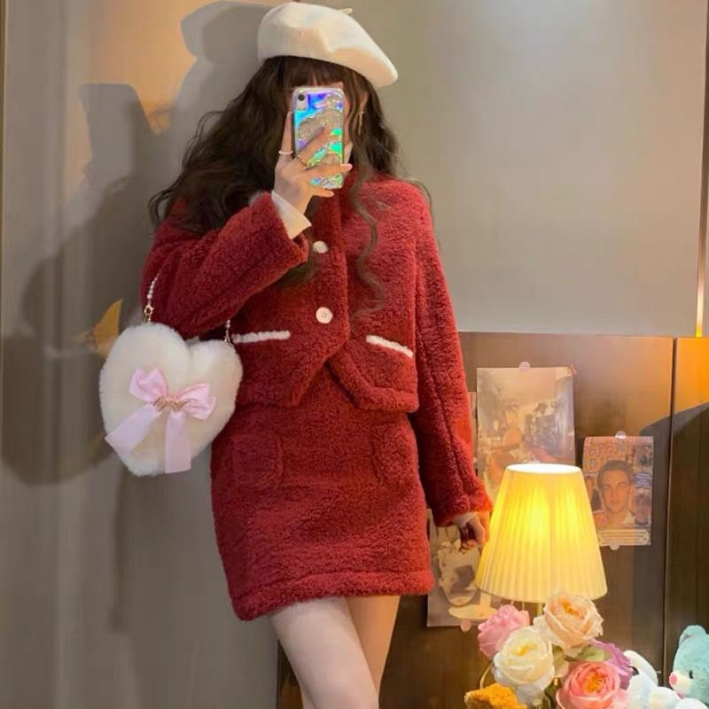 屬龍本命年衣服紅色女裝時尚龍年套裝復古羊羔毛外套+高腰a字短裙