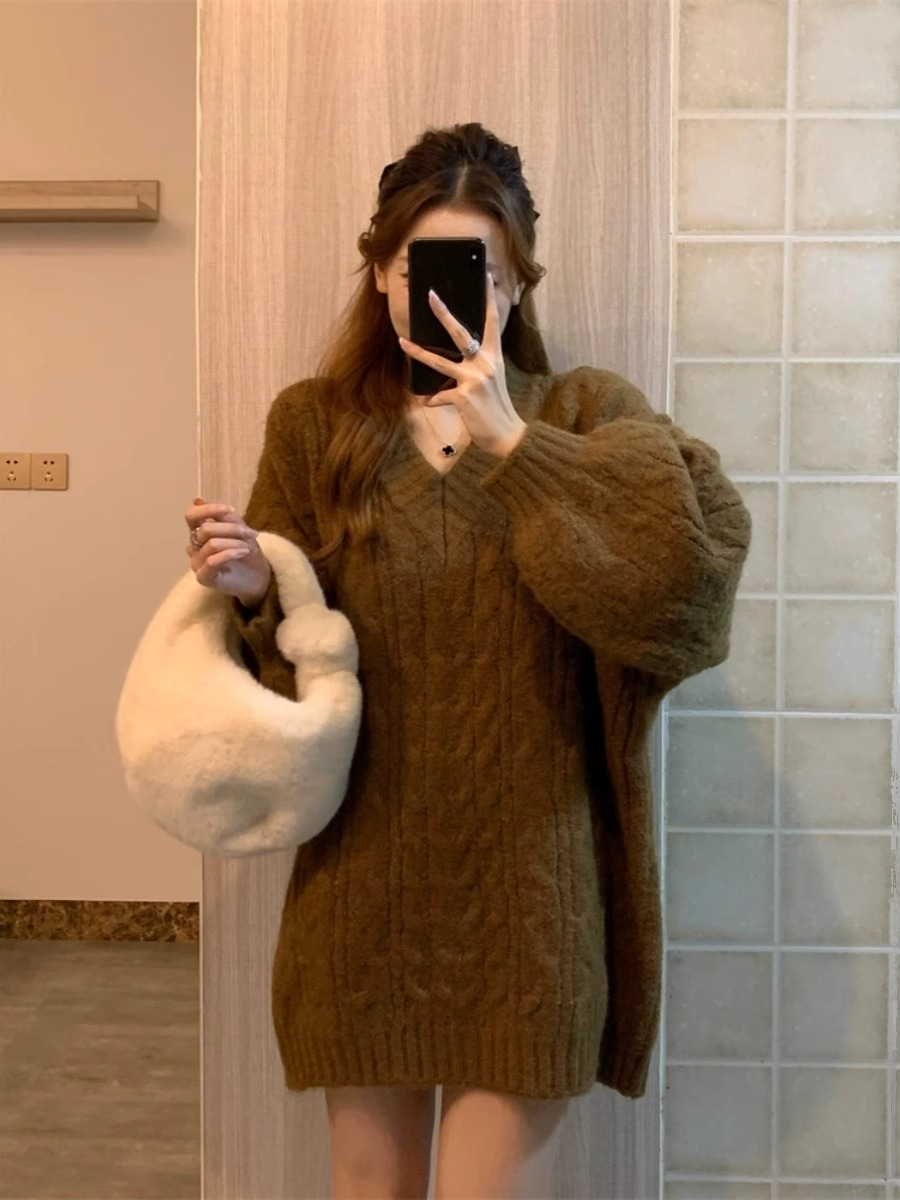 Brown twist V-neck sweater pullover, lazy style, loose and soft waxy autumn and winter sweater, high-end lantern sleeve top