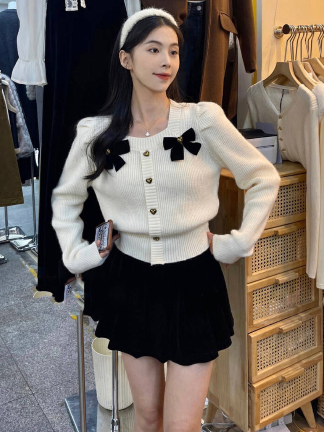 法式方領針織衫2023秋冬新款女裝慵懶風蝴蝶結愛心扣減齡毛衣上衣