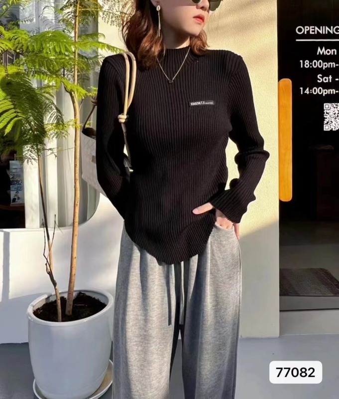 白色高領不規則針織打底衫內搭秋冬洋氣短款上衣女設計感修身毛衣