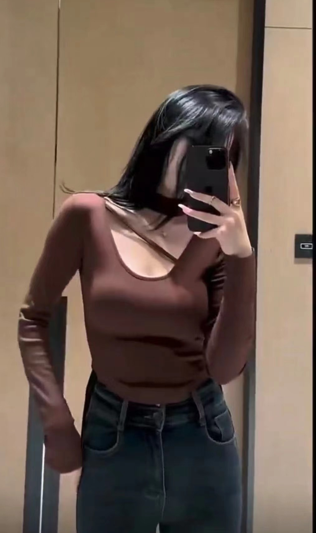 純色顯瘦辣妹掛脖長袖上衣女秋冬加厚磨毛小眾設計感鏤空打底T恤