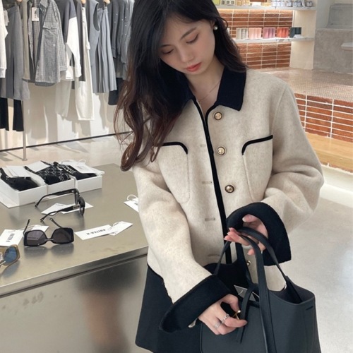 Xiaoxiangfeng woolen coat for women, short doll collar, contrasting color, fashionable temperament for small ladies, double-sided woolen coat, trendy