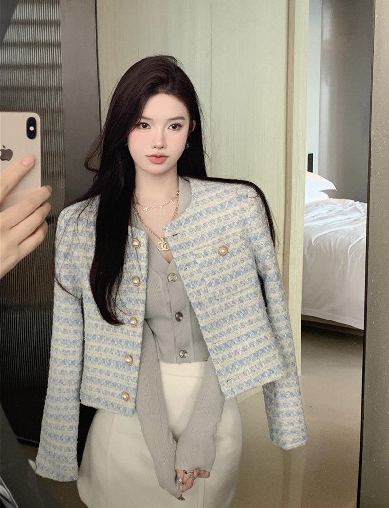 Real shot of autumn pearl button small fragrant style jacket French design niche loose short temperament top with shoulder pads for women