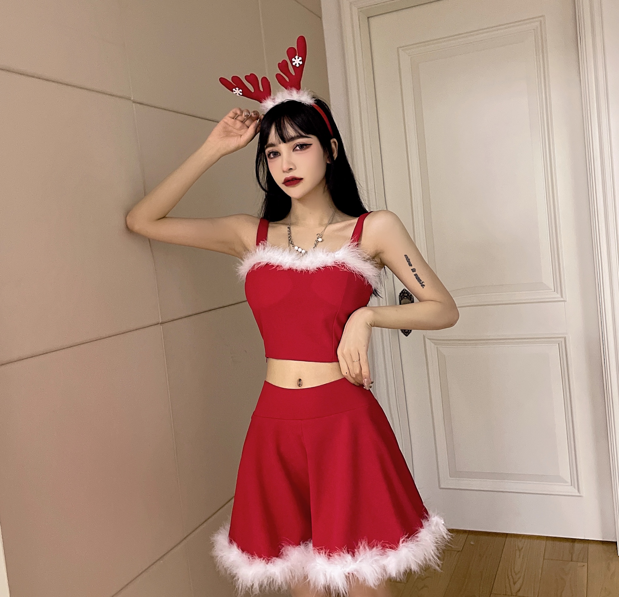 Actual shot of the new sexy real fur stitching suspender hip dress red Christmas baby fur skirt