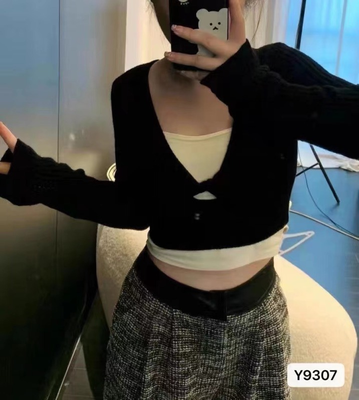 2023秋冬新款性感辣妹V領鏤空設計露臍長袖上衣女