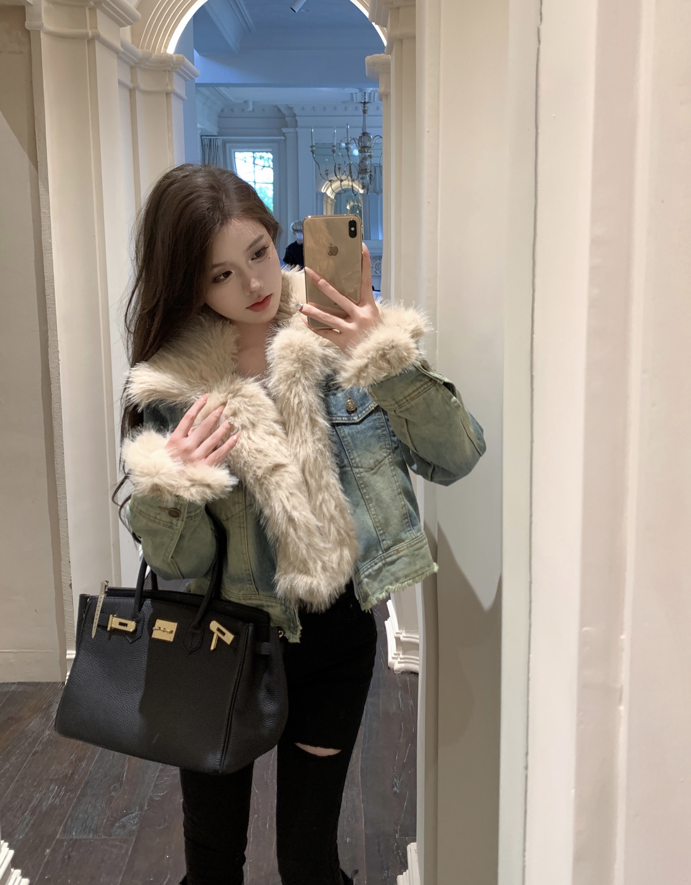Real shot of retro autumn and winter washed large fur collar quilted thickened lapel denim short jacket cotton coat