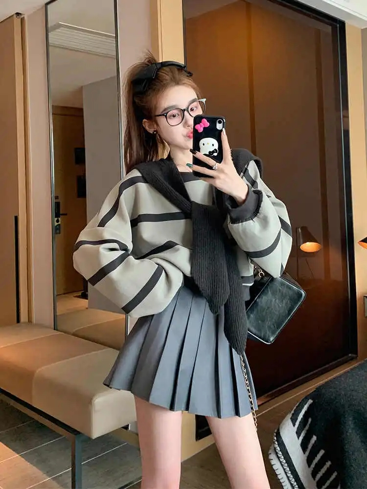 灰色兩件套披肩圓領衛衣女春秋加絨加厚設計感小眾學院風條紋上衣