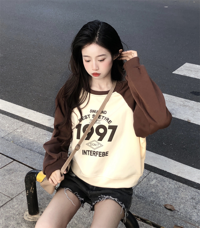 大魚鱗260克 時尚超火薄款衛衣女圓領字母印花拼接後包條學生上衣