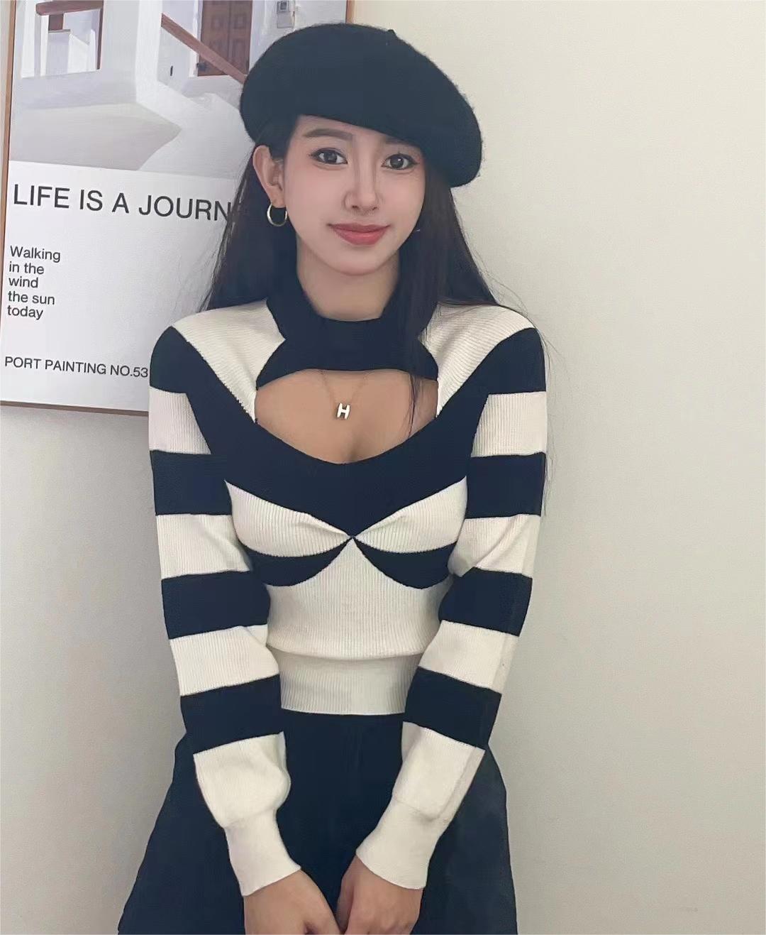 2023秋冬新款長袖方領修身鏤空方領拼色針織打底衫女顯瘦洋氣上衣
