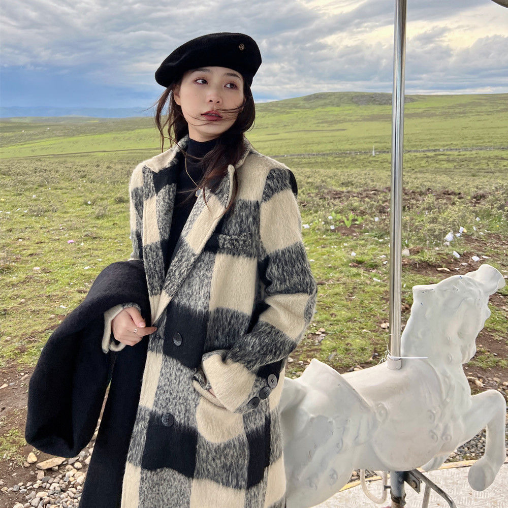 Tartan coat for women 2023 autumn and winter new loose thickened Korean Hepburn style woolen coat for small people