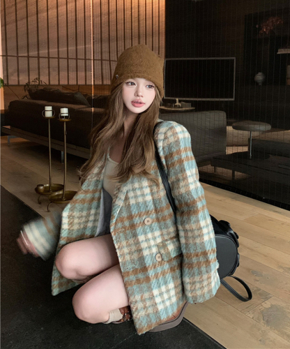 Real shot of autumn and winter retro plaid suit woolen British style loose cotton coat for women