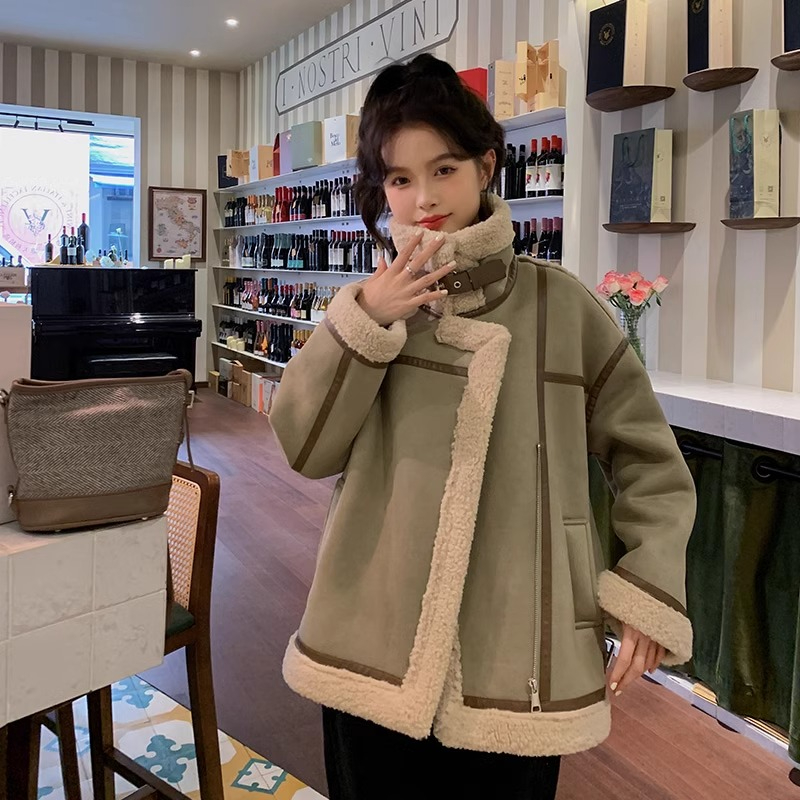 High-end sherpa jacket for women 2023 winter new loose fur all-in-one motorcycle jacket thickened short cotton coat