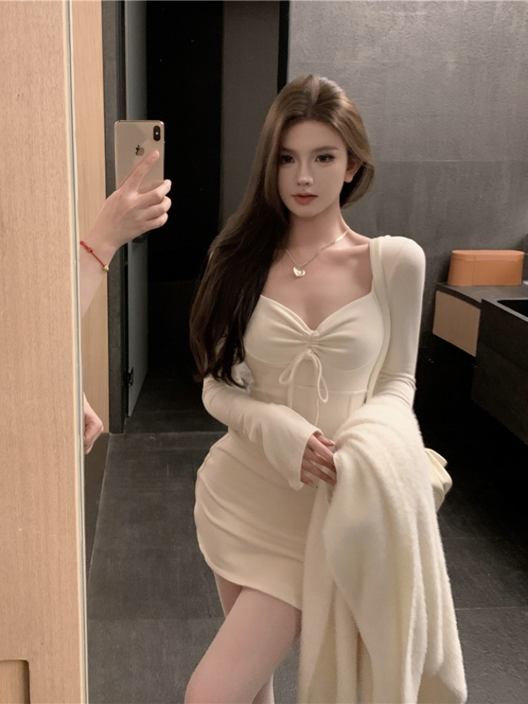 V-neck knitted dress women's autumn and winter long-sleeved inner skirt with temperament waist tight hip-hugging skirt short skirt