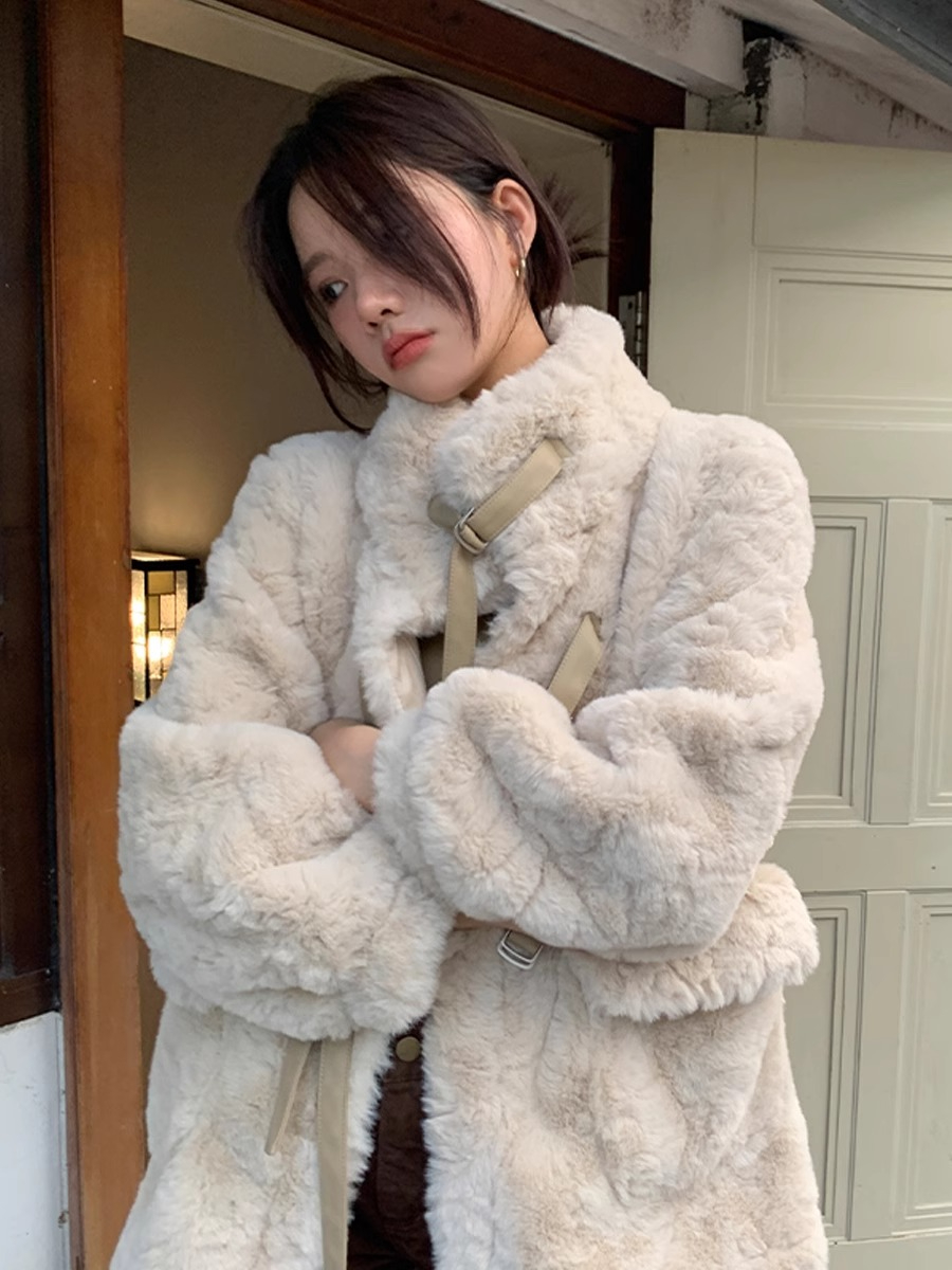 Lamb wool coat for women in autumn and winter 2023 new thickened small fragrance Korean style cotton jacket for small people with velvet design