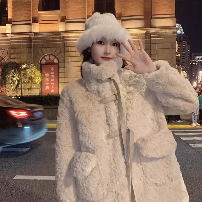 Lamb wool coat for women 2023 winter new style fur all-in-one age-reducing and warm mid-length thickened imitation rabbit fur