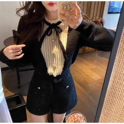 GA盈瓷羊毛千金感黑白短款慵懶毛衣女秋冬內搭設計感針織上衣
