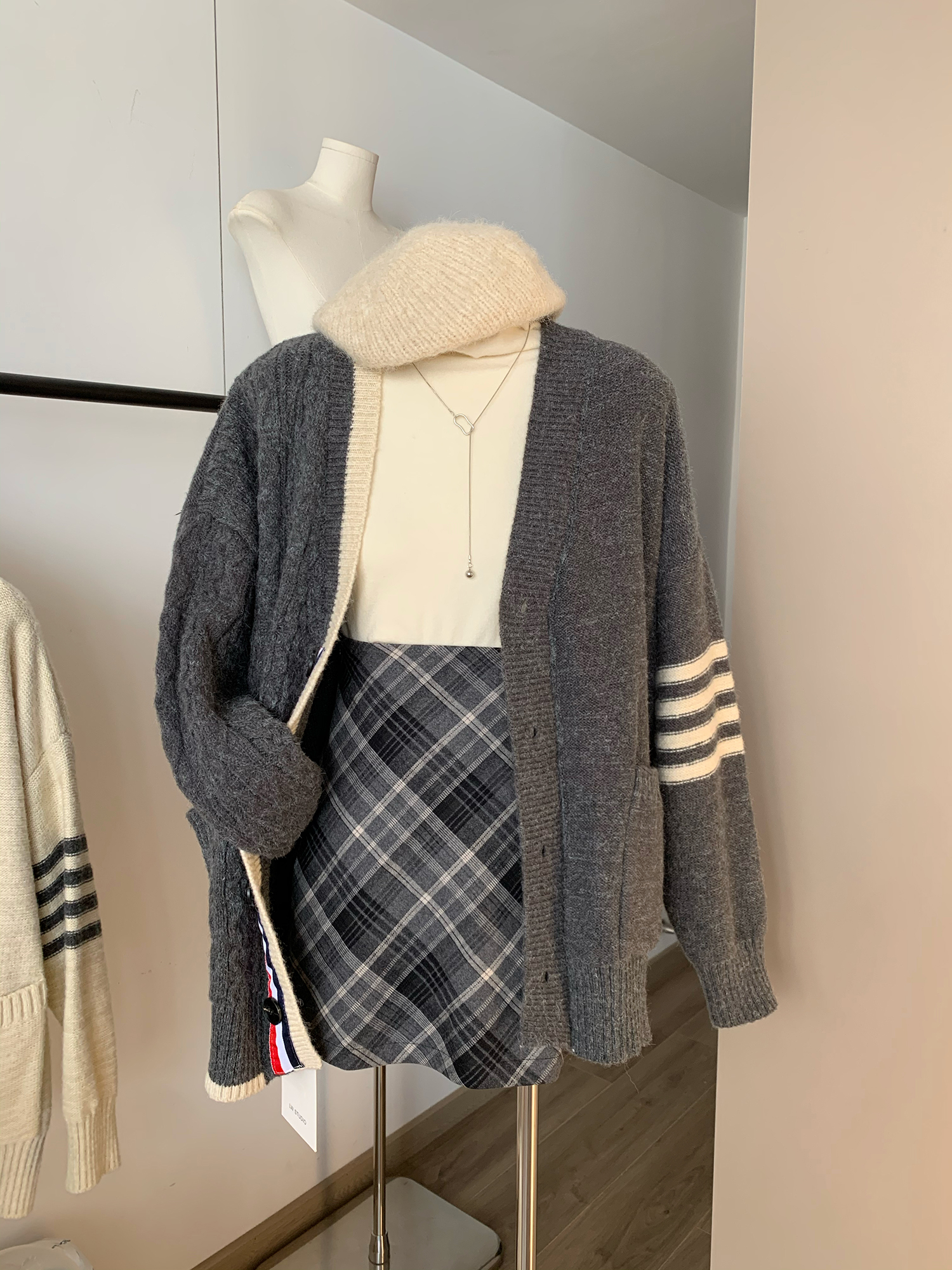 王少女的店 毛衣軟糯慵懶風v領針織衫厚外套開衫秋冬季裝寬鬆外穿