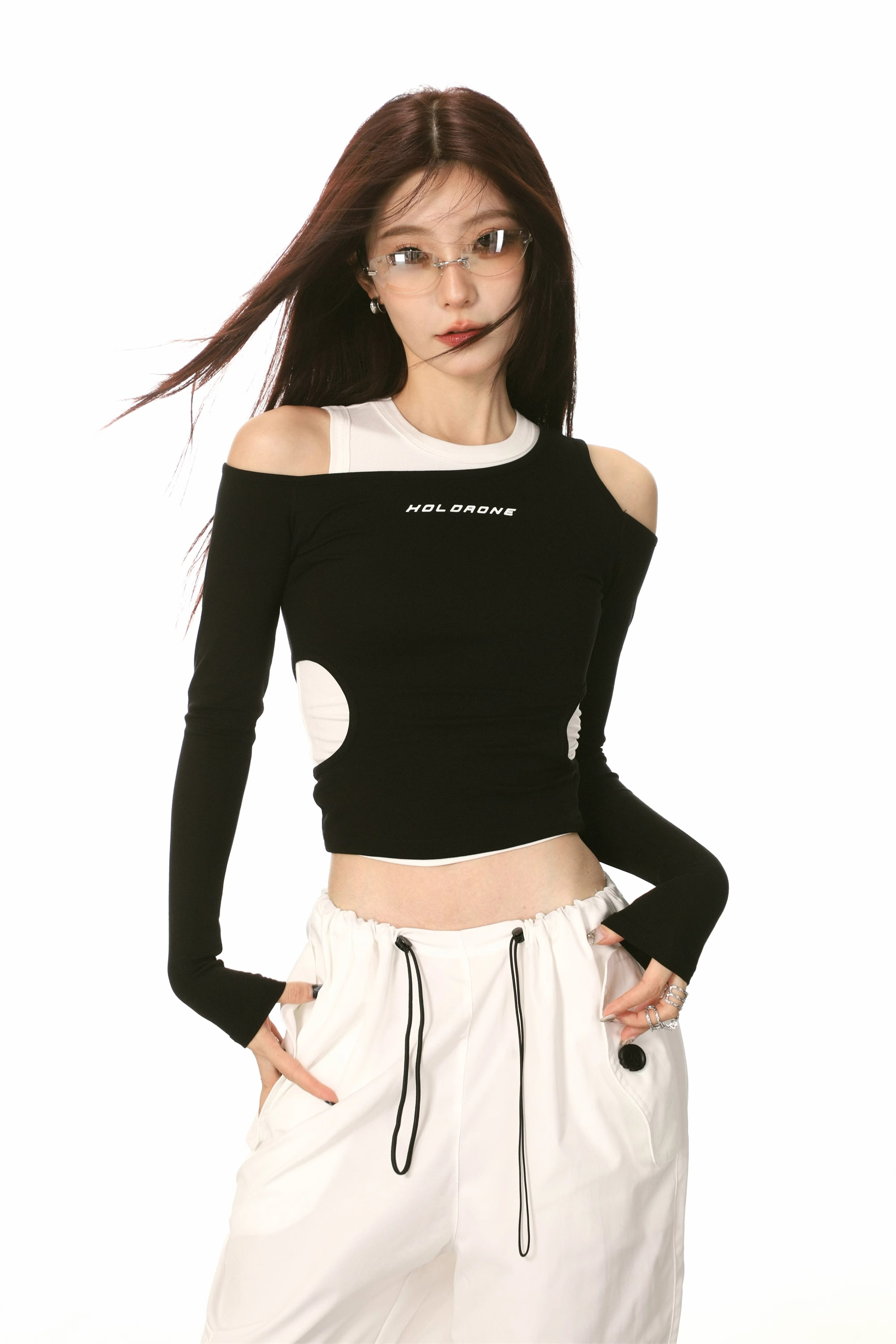 Designer American style irregular off-shoulder long-sleeved T-shirt for women in early autumn, navel-baring fake two-piece short top