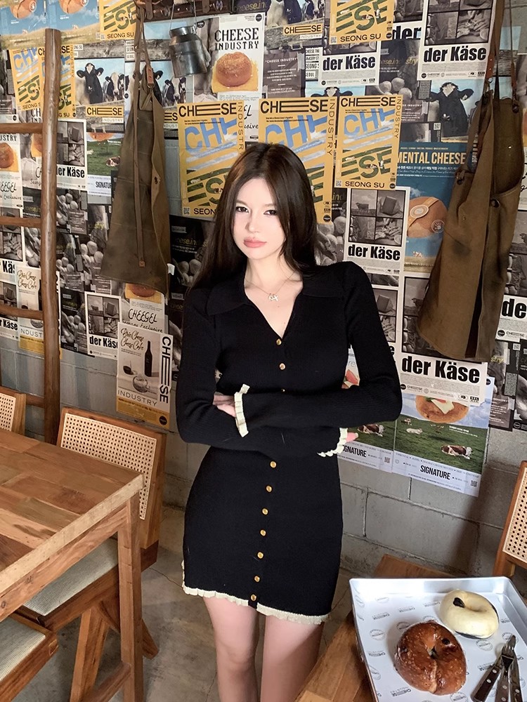 titi小姐姐暮色巴黎撞色木耳邊翻領修身喇叭袖顯瘦針織連衣裙