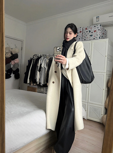 Actual shot. Large quantity has been released. Woolen coat, mid-length, lazy and loose woolen coat.