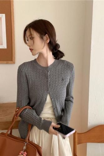 Real shots~Autumn and winter~Retro twist sweater cardigan design niche Korean style chic knitted top
