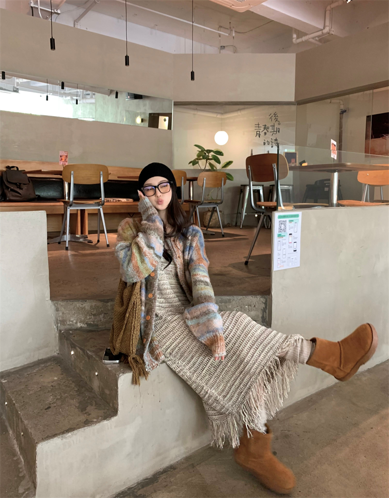 實拍  時髦精~彩色扎染毛衣外套編織流蘇吊帶裙套裝
