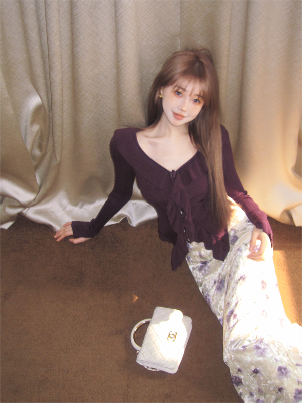 Real shot of ruffled French knitted cardigan, retro passionate velvet suspender dress, two-piece set