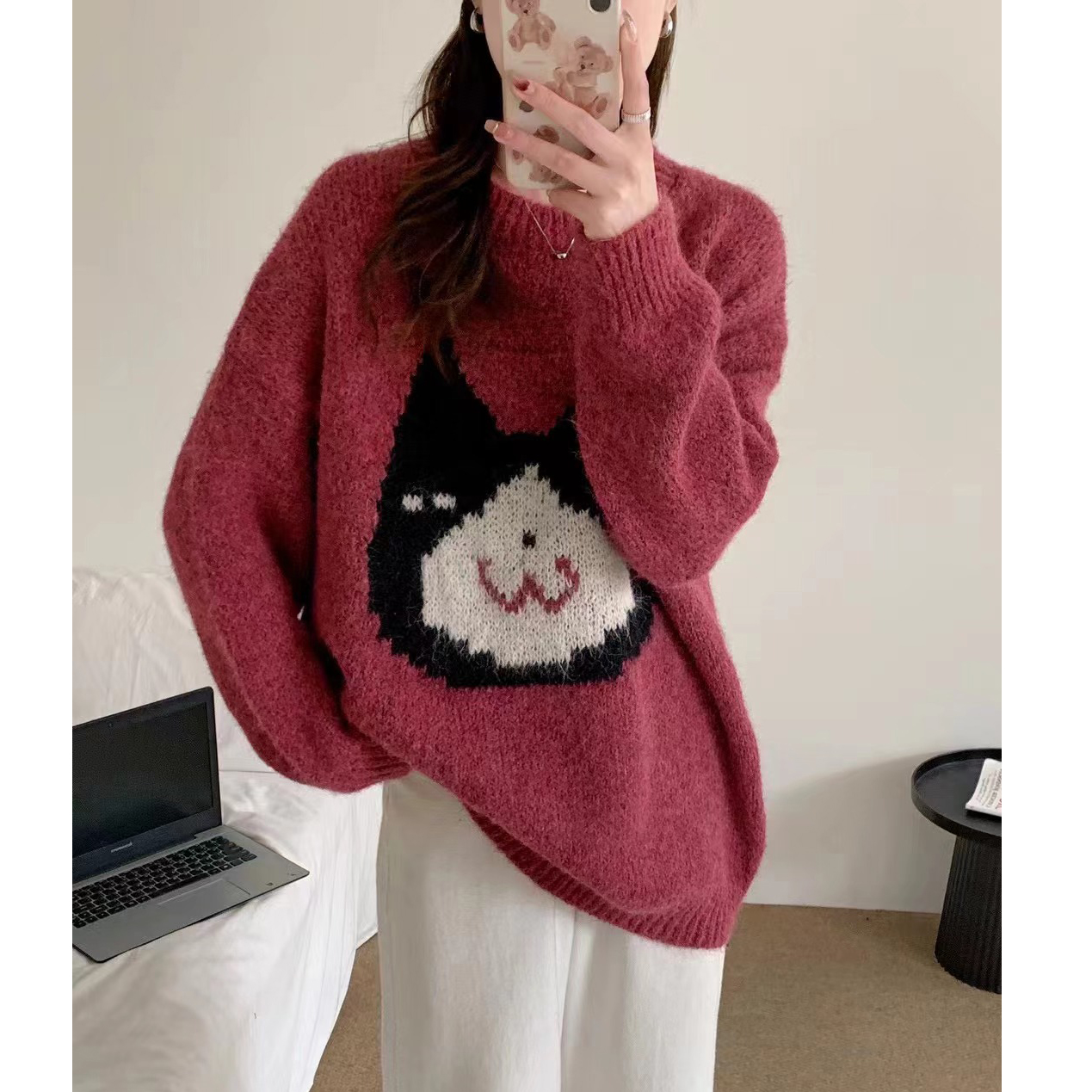 紅色圓領小貓刺繡大碼毛衣女2023年冬季加厚顯瘦寬鬆慵懶風打底衫