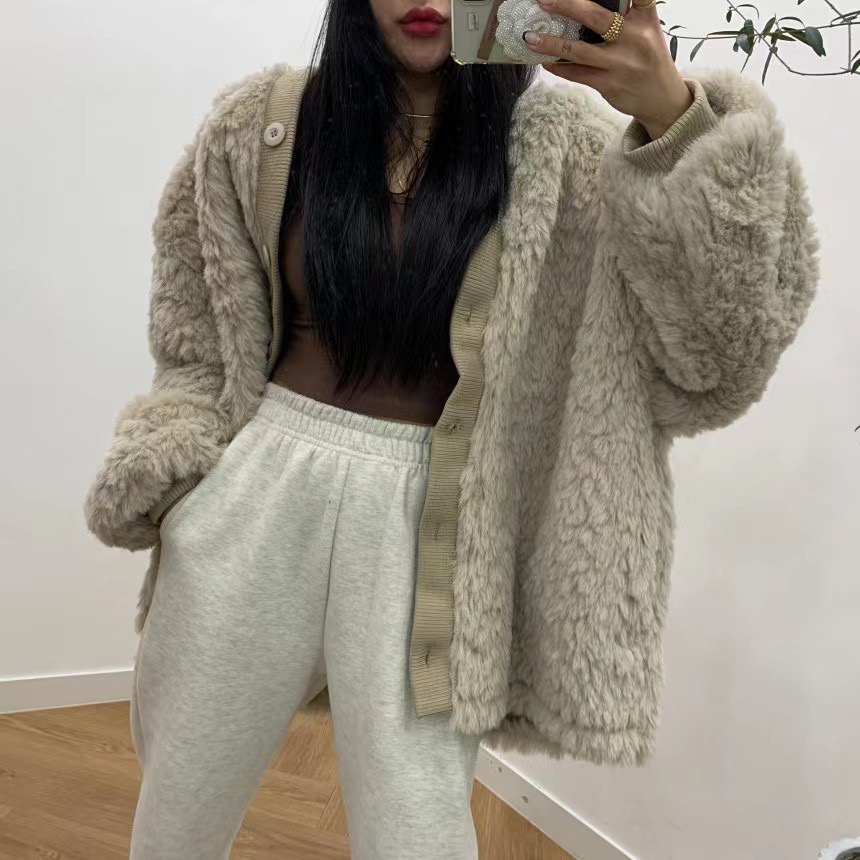 Dongdaemun, South Korea, furry, lazy, loose, mid-length and stylish jacket