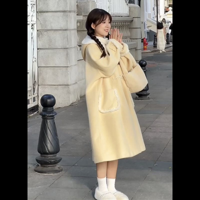 奶黃泡芙高級感超好看外套秋冬牛角扣中長款呢子外套大衣斗篷