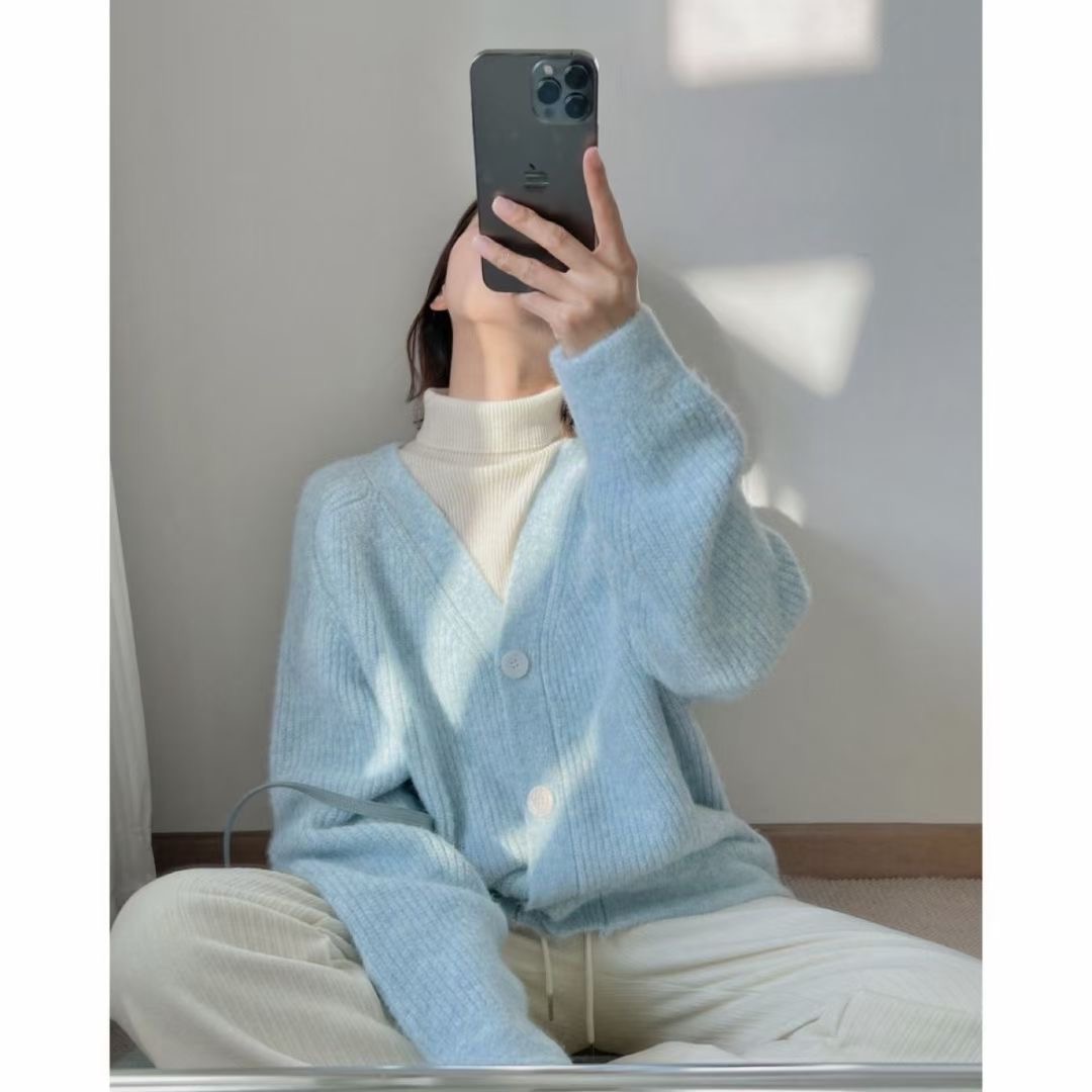 Peach girl ~ Soft V-neck sweater jacket for women in autumn and winter, lazy style, loose and gentle knitted cardigan