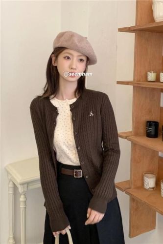 Real shots~Autumn and winter~Retro twist sweater cardigan design niche Korean style chic knitted top