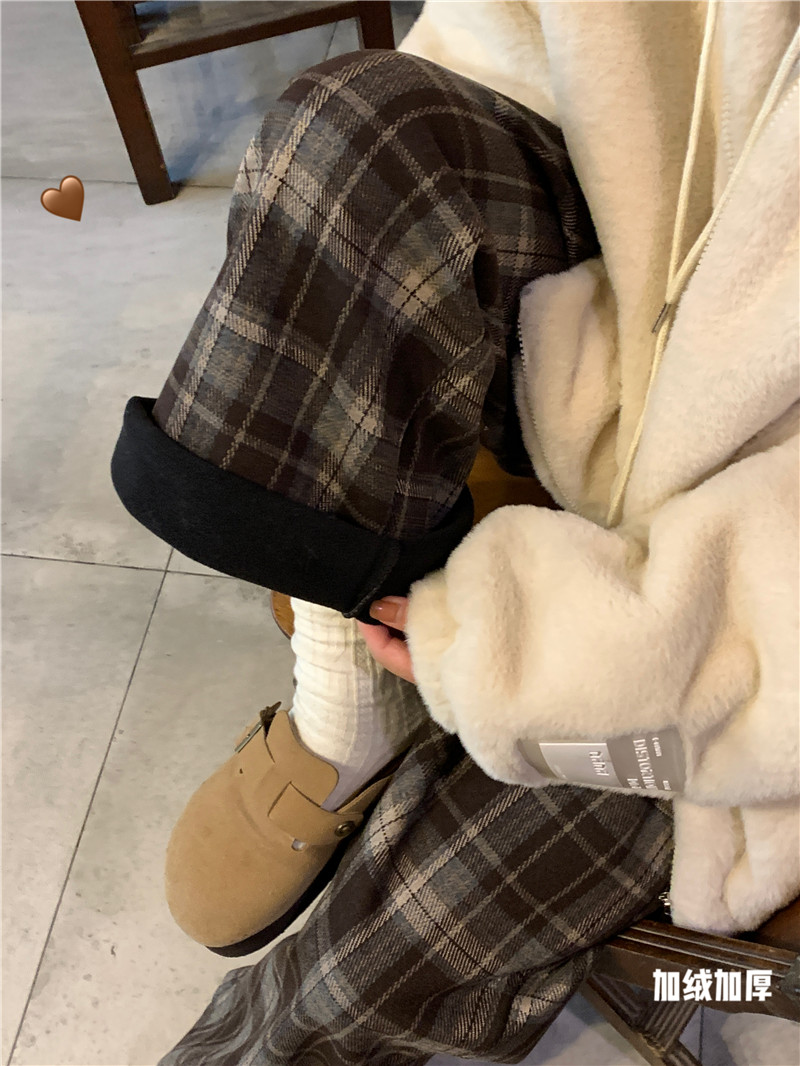 Real shot of retro Korean style loose velvet and thick plaid fashion casual pants