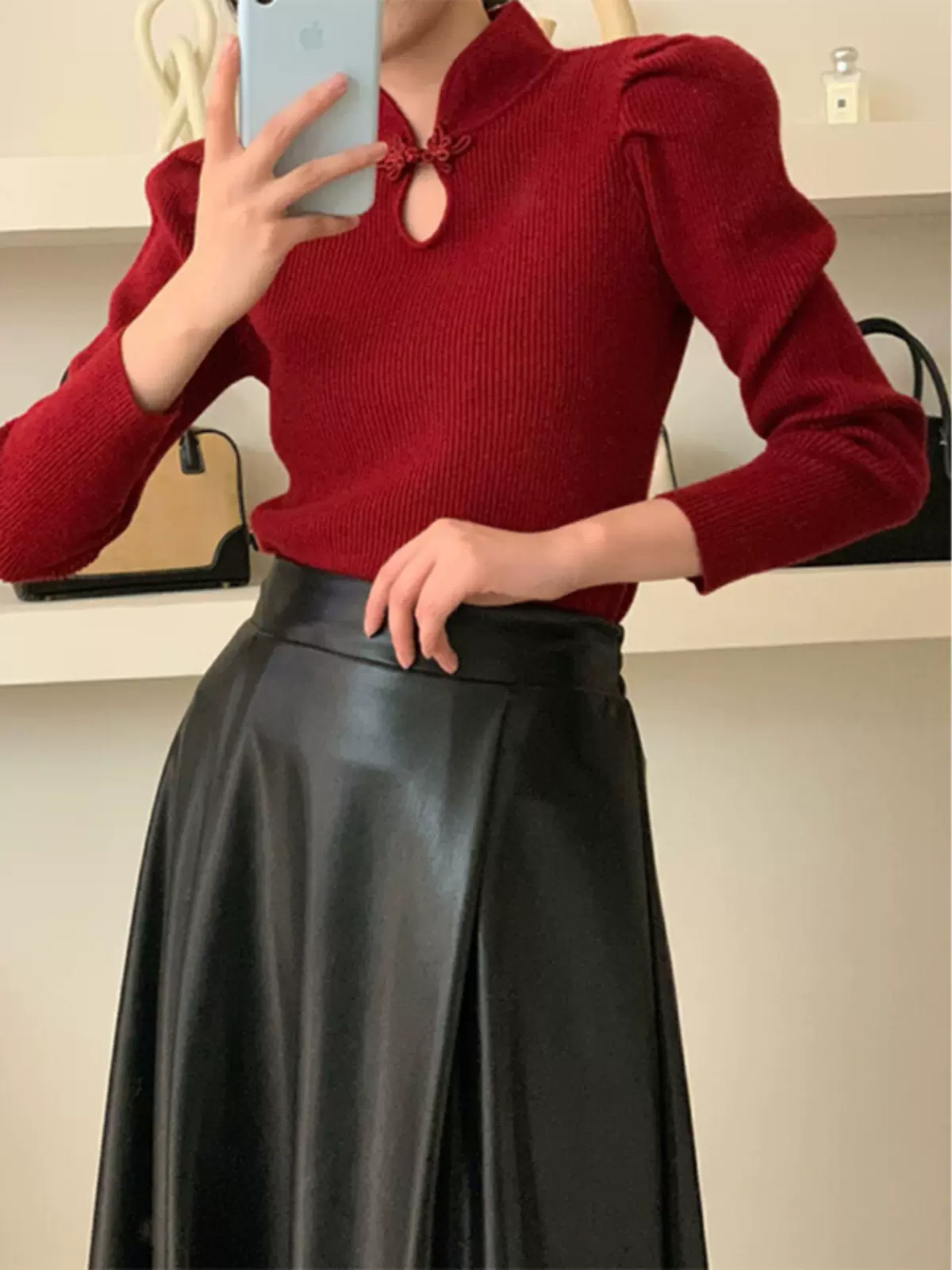 紅色新中式盤扣立領鏤空毛衣女秋冬內搭復古泡泡袖氣質顯瘦針織衫