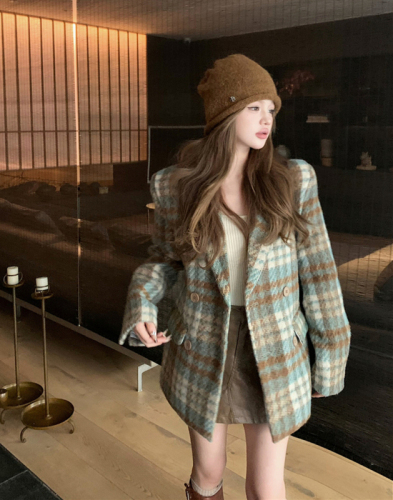 Real shot of autumn and winter retro plaid suit woolen British style loose cotton coat for women