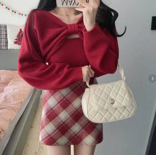 時尚套裝女秋冬新款復古風小眾設計高級感掛脖毛衣紅格子短裙