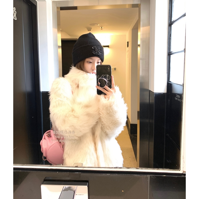 YUYUREAL Zuli Baiqiao fashionable girl's lapel environmentally friendly fur off-shoulder loose fur short coat