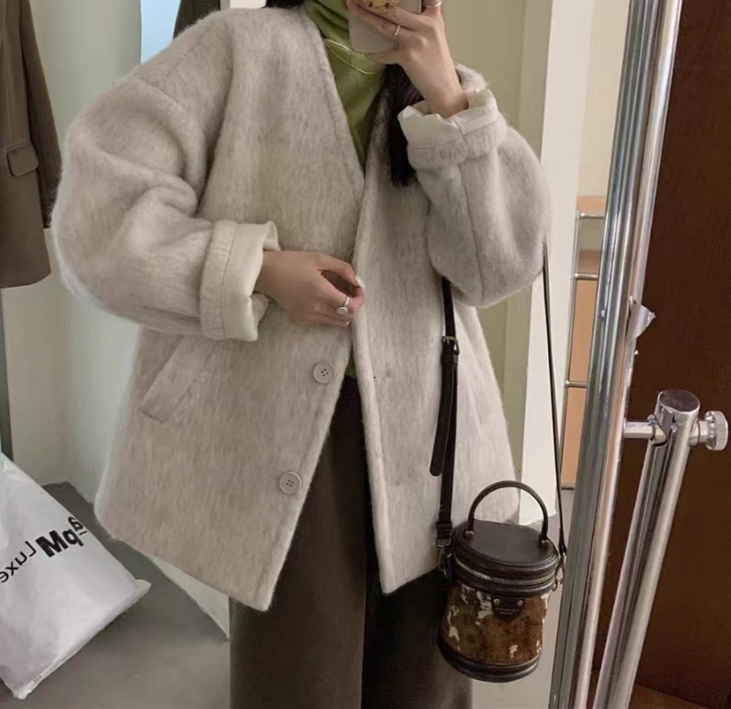 Puff~Autumn and winter new Korean style high-end loose, soft and waxy thickened V-neck fashion versatile tops for women