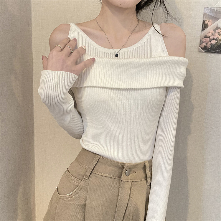 Autumn design fake two-piece off-shoulder sweater for women to wear as a chic and high-end top