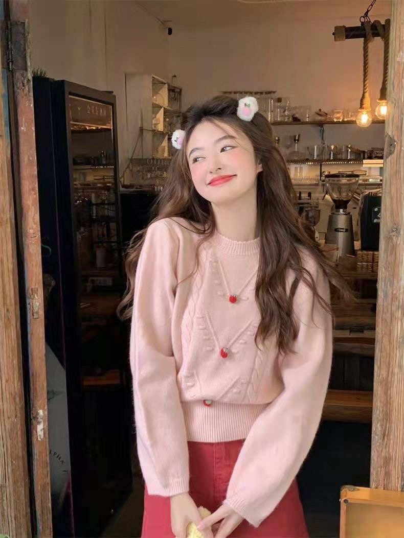 Sweet three-dimensional strawberry pullover sweater for women in spring, autumn and winter, niche loose waisted short knitted sweater top