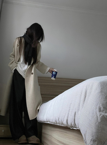 Actual shot. Large quantity has been released. Woolen coat, mid-length, lazy and loose woolen coat.