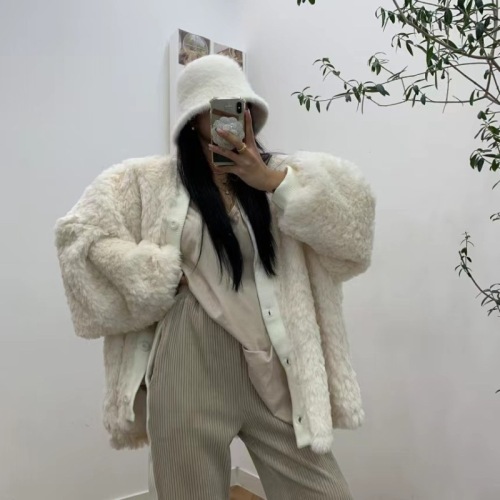 Dongdaemun, South Korea, furry, lazy, loose, mid-length and stylish jacket