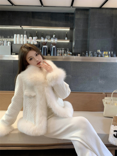 Real shot of a sparkling little fragrant fur jacket spliced ​​with a woolen woven temperament jacket
