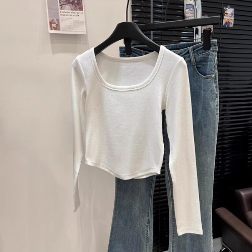 Official Design High-Neck Apricot Base Shirt Top for Women, Autumn Innerwear with Curved Hem T-Shirt