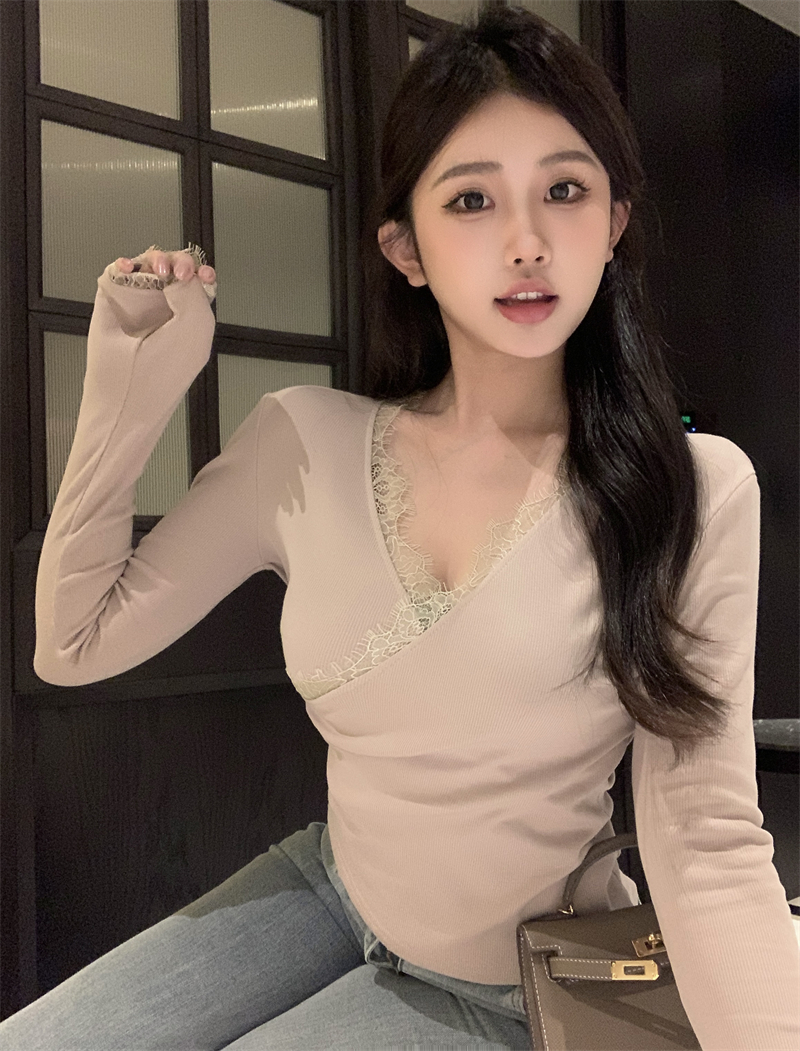 Real shot of autumn and winter temperament V-neck lace splicing top for women, fashionable cross-over long-sleeved bottoming shirt