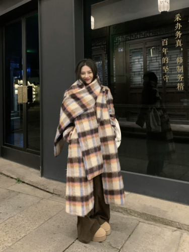 实拍 冬季韩版加厚百搭格子围巾中长款保暖长袖毛呢外套上衣女