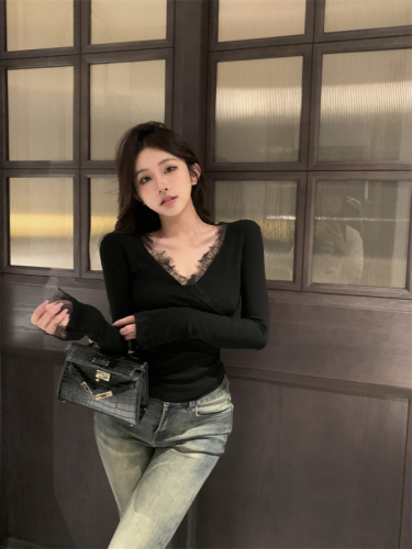 Real shot of autumn and winter temperament V-neck lace splicing top for women, fashionable cross-over long-sleeved bottoming shirt